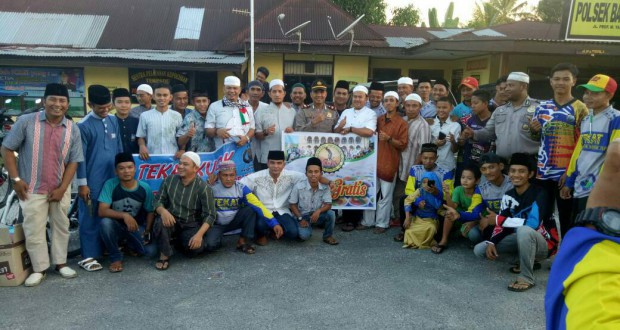 Kapolsek, Komunitas KSK dan Tekat Bagikan Takjil Gratis
